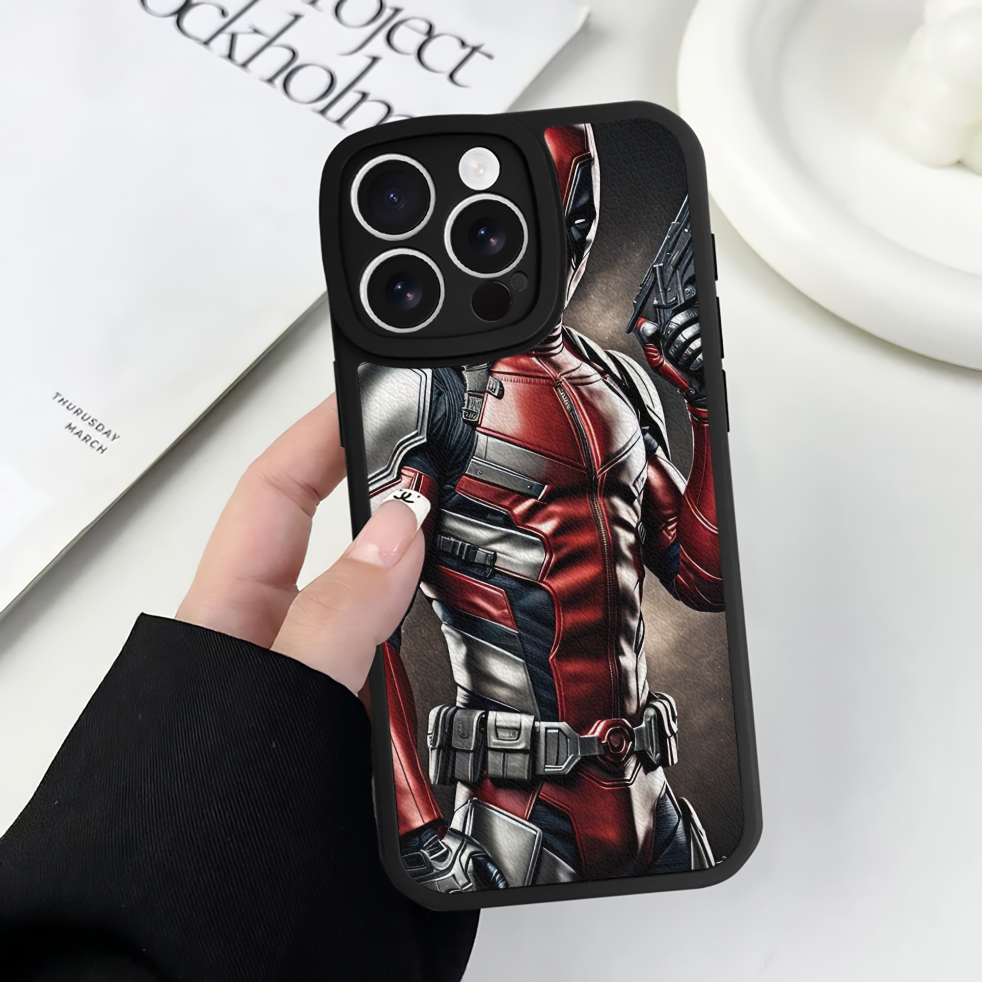 （画像用） Deadpool デッドプール 【iPhone 16シリーズ対応】シリコンスマホケース（レザー調） 材質：シリコン